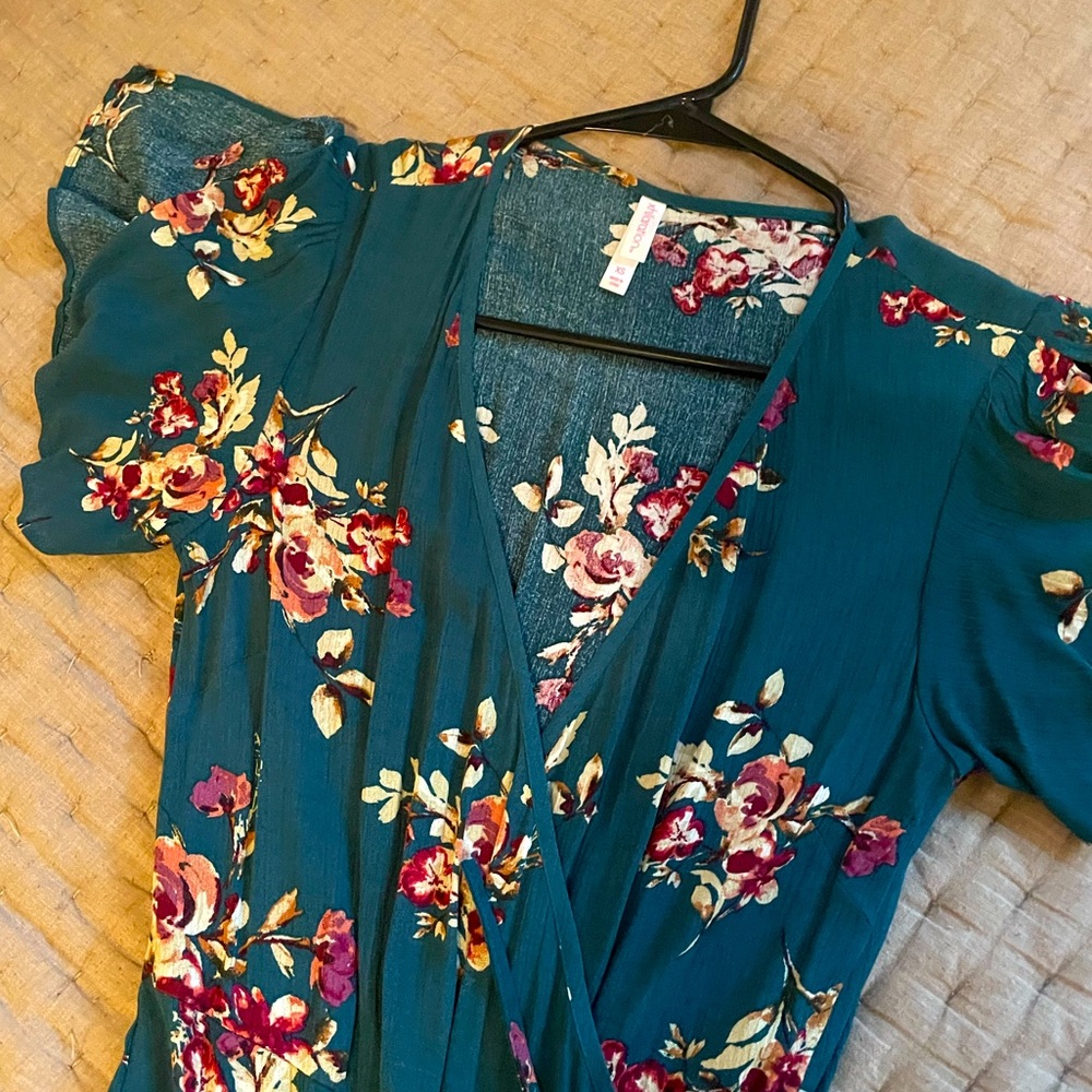 Xhilaration dark green wrap dress with short sleeves Size XS